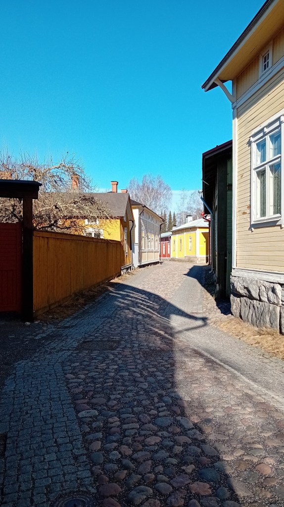 Länsikatu, Vanha Rauma, keväällä 2025. Kuva: Enni Ylenius